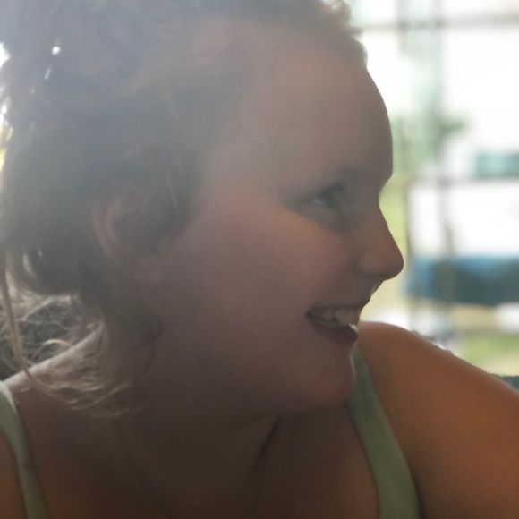 Meet your Posher, Brittany - Picture 6 of 7